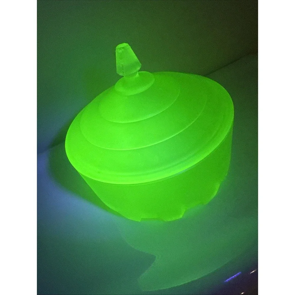 Art Deco 1930s Taussaunt Beaumont Green Satin Glass Obelisk Powder Jar